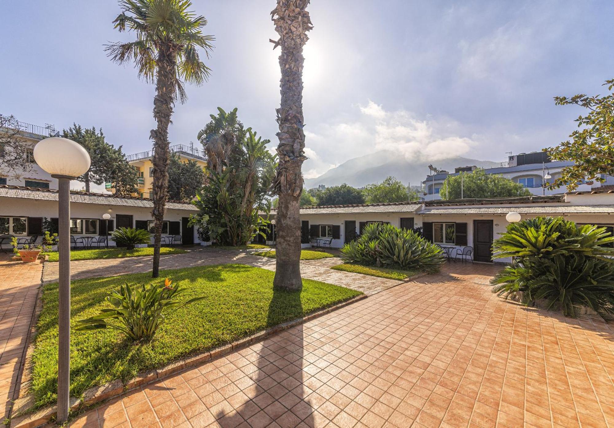 Hotel Terme Principe ラッコ・アメーノ エクステリア 写真